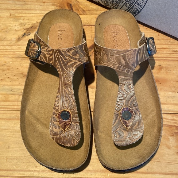 🎉 NEW‼️ SUNDANCE FIVE WORLDS SOFIA SANDALS‼️ - Picture 4 of 16